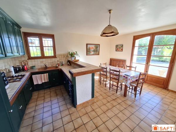 Maison familiale sur vaste terrain avec dépendances et fort potentiel