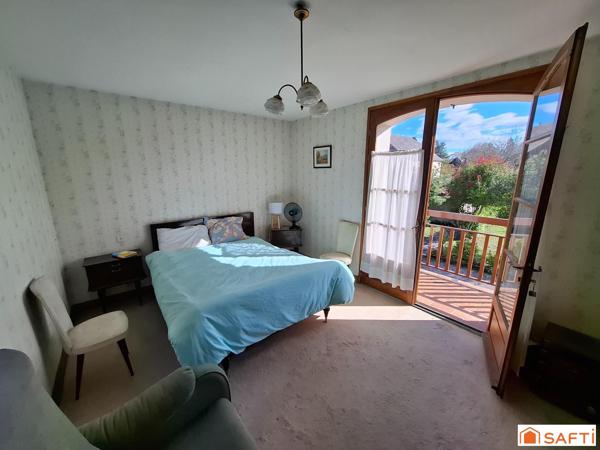 Maison familiale sur vaste terrain avec dépendances et fort potentiel