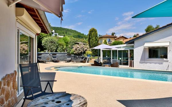 Maison à vendre    9 pièces • 200 m2 Collonges-au-Mont-d'Or