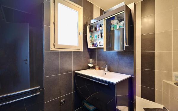 Maison à vendre    9 pièces • 200 m2 Collonges-au-Mont-d'Or