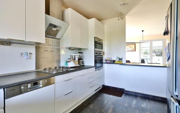 Maison à vendre    9 pièces • 200 m2 Collonges-au-Mont-d'Or