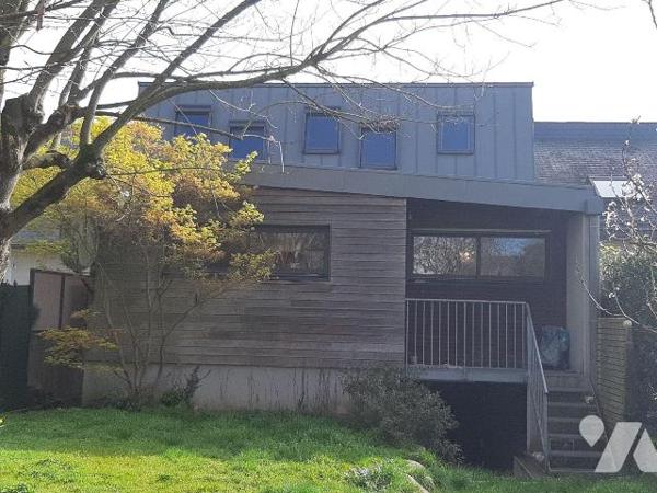 Quartier Saint-Thérèse : Sur un terrain de 284m², maison d'habitation des années 50 avec extens...