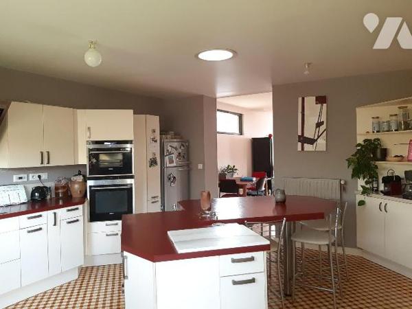 Quartier Saint-Thérèse : Sur un terrain de 284m², maison d'habitation des années 50 avec extens...