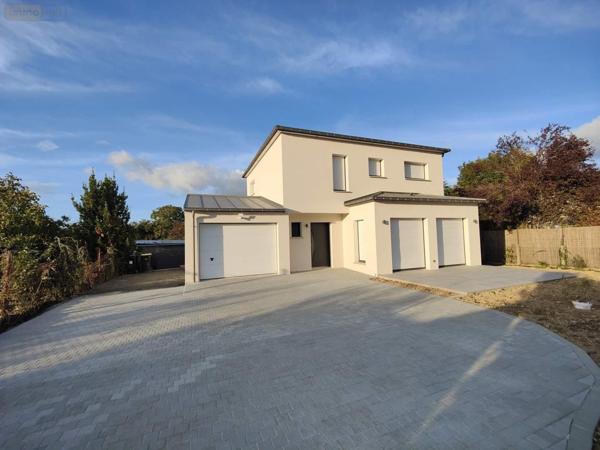 Maison à louer à Cesson-Sévigné en Ille-et-Vilaine (35510), ref : 097/2452   
LA MENOURIAIS