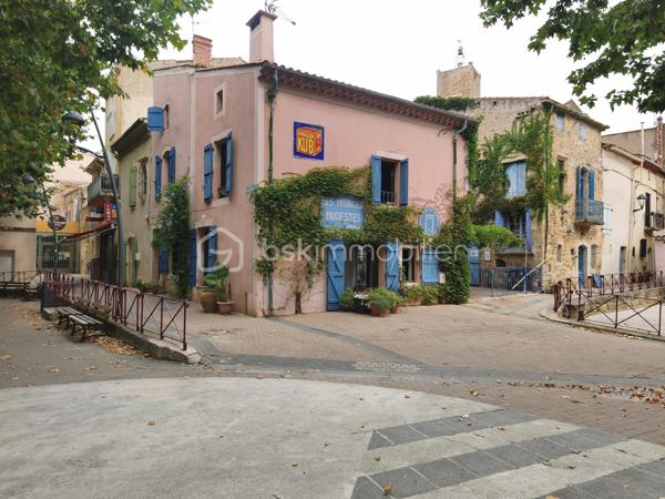 Prix : 56 000 € HAI
Plus de 47 000 € de commissions annuelles
Duplex de fonction de 85,5 m² inclus
Bail commercial sécurisé jusqu'en 2031

Au cœur de Bassan, sur un emplacement central et stratégique, découvrez cette opportunité de reprendre un fonds de commerce Tabac, Presse, Française des Jeux et activités complémentaires, bénéficiant d'une clientèle fidèle et d'une activité implantée depuis de nombreuses années. Autour de cette place : pharmacie, restaurant, commerce alimentaire, parc de jeux pour enfants..

Le commerce comprend un espace de vente d'environ 28 m², une réserve de 15,5 m², ainsi qu'un agréable logement de fonction en duplex de 85,5 m², directement accessible depuis le commerce.
L'établissement propose une activité diversifiée : Tabac, Française des Jeux, Presse, articles fumeurs, papeterie, carterie, confiserie et produits de proximité, offrant plusieurs sources de revenus et un potentiel de développement.
Les équipements de sécurité (alarme, machine à fumée...) ont été renouvelés en 2022 et permettent une reprise immédiate dans de bonnes conditions.

Une opportunité idéale pour un couple, une reconversion professionnelle ou un buraliste souhaitant développer son activité dans un village dynamique à proximité de Béziers.
Dossier complet disponible sur demande : bilans comptables, détail des commissions, bail commercial et éléments d'exploitation.
Stock vendu en supplément selon inventaire lors de la cession.

Une affaire prête à exploiter, proposée à un prix particulièrement attractif pour une installation rapide. Contactez-moi pour obtenir le dossier complet, photos complémentaires et organiser une visite.