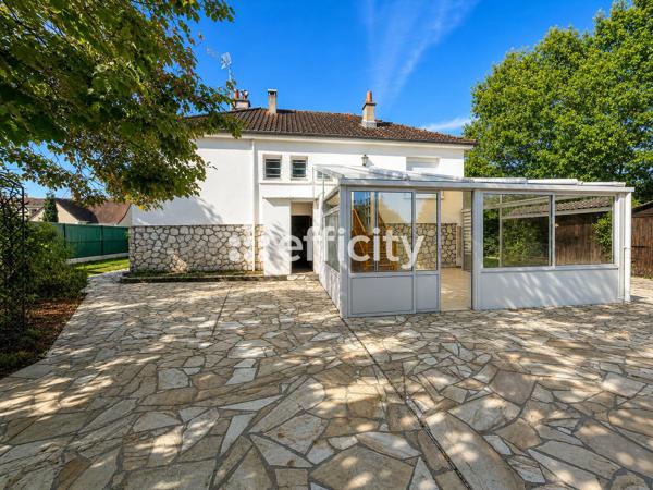Maison
         5 pièces
        - 107 m² 249 000 € *