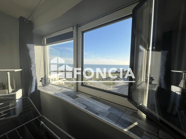 Location Studio meublé 29.2 m² - 62 ET 64 RUE ALFRED KASTLER La Rochelle 17000