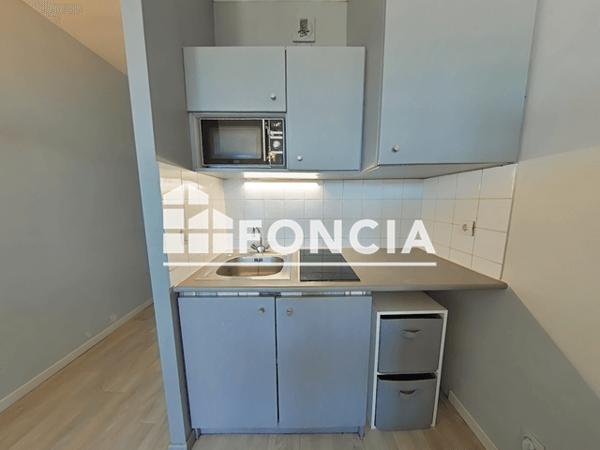 Location Studio meublé 29.2 m² - 62 ET 64 RUE ALFRED KASTLER La Rochelle 17000