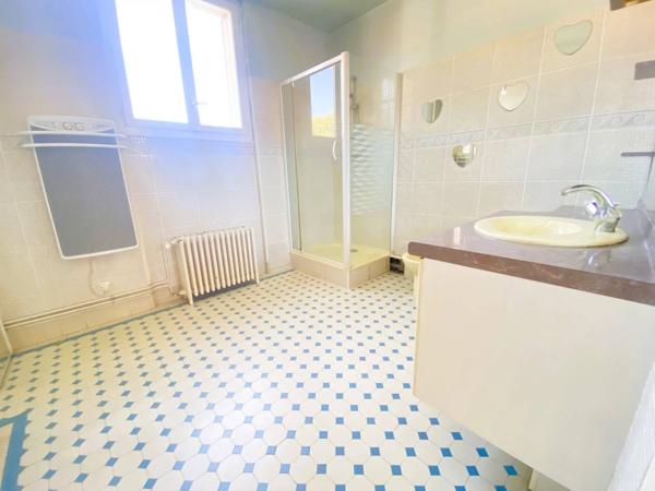 03200 VICHY - APPARTEMENT- QUARTIER DE FRANCE 3 PIÈCES AVEC DEUX BALCONS -ET CAVE