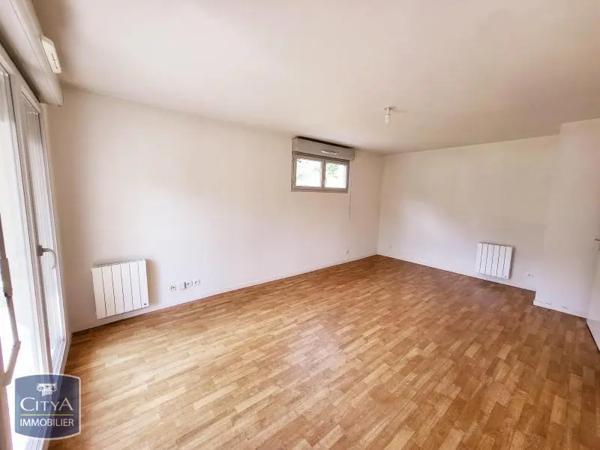 Appartement à louer 2 pièces 48.4m² Elbeuf (76500)