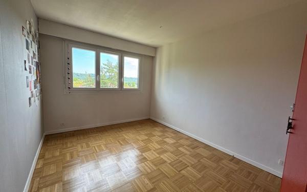 Appartement à louer    5 pièces •    Bures-sur-Yvette