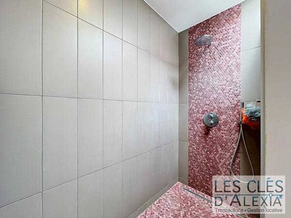 Maison -Trois Chambres- Terrain-Piscine