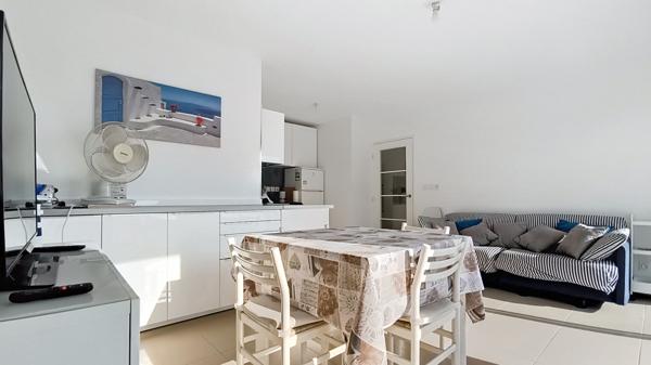 PORT FREJUS T2 DERNIER ETAGE GRANDE TERRASSE GARAGE