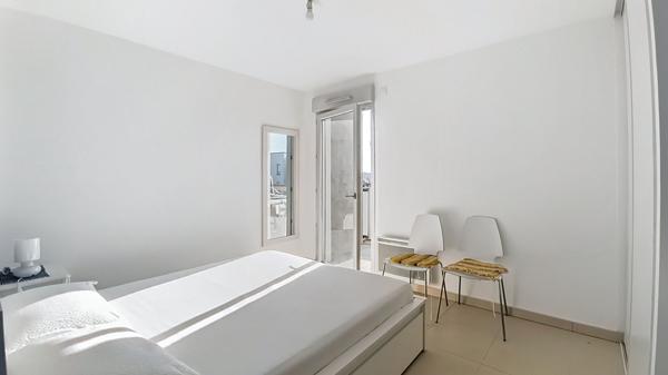 PORT FREJUS T2 DERNIER ETAGE GRANDE TERRASSE GARAGE