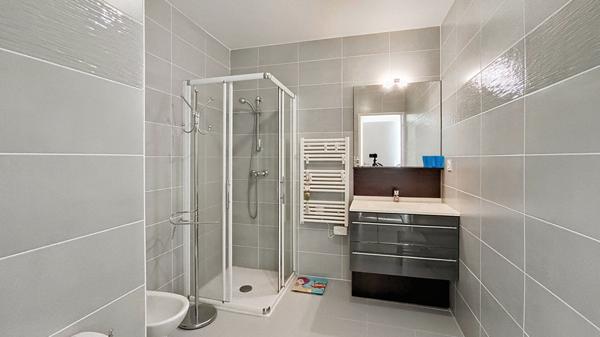 PORT FREJUS T2 DERNIER ETAGE GRANDE TERRASSE GARAGE