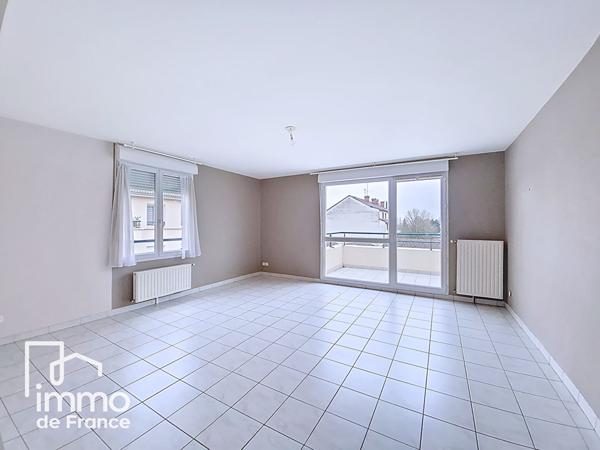 Appartement T3 de 73.46 m² Dernier étage  2 balcons Garage + Parking  Meximieux