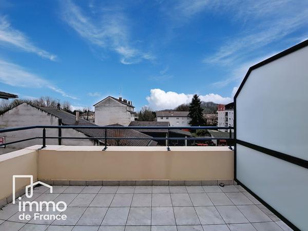 Appartement T3 de 73.46 m² Dernier étage  2 balcons Garage + Parking  Meximieux
