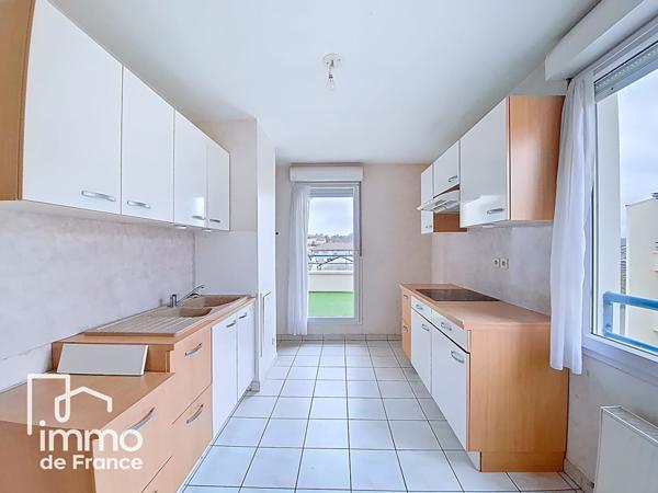 Appartement T3 de 73.46 m² Dernier étage  2 balcons Garage + Parking  Meximieux