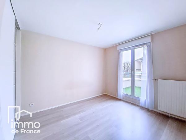 Appartement T3 de 73.46 m² Dernier étage  2 balcons Garage + Parking  Meximieux