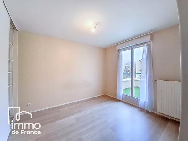 Appartement T3 de 73.46 m² Dernier étage  2 balcons Garage + Parking  Meximieux