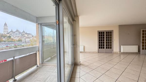 A vendre, Immeuble de rapport à Perigueux avec 2 plateaux (150 m2 chacun) et 4 garages