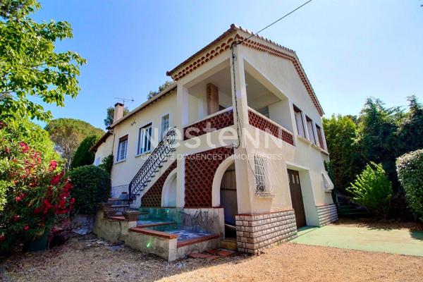 Marigane- Maison de 4 pièces d'une surface de 130 m2 sur une parcelle de 1 466 m2 avec piscine.