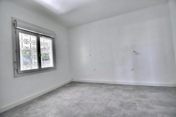 Marigane- Maison de 4 pièces d'une surface de 130 m2 sur une parcelle de 1 466 m2 avec piscine.