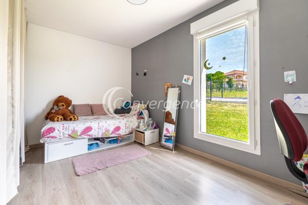 Maison
                                                                                                                                                                                                                                                                                                                        5 pièce(s)                                                                                                                                                                                                          4 chambre(s)                                                                                                                                                                                                          146  m²