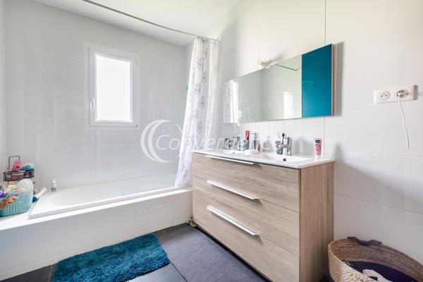 Maison
                                                                                                                                                                                                                                                                                                                        5 pièce(s)                                                                                                                                                                                                          4 chambre(s)                                                                                                                                                                                                          146  m²