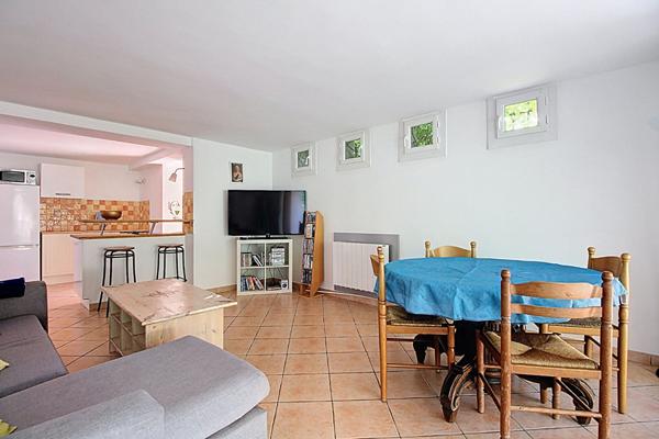 Maison familiale T7 de 210 m² avec vue panoramique sur l'étang , piscine hors-sol sur Vitrolles Nord