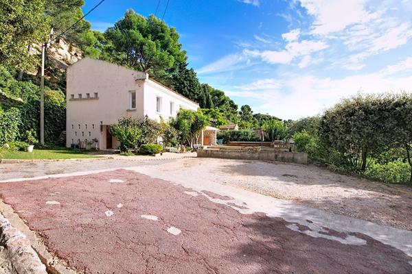 Maison familiale T7 de 210 m² avec vue panoramique sur l'étang , piscine hors-sol sur Vitrolles Nord