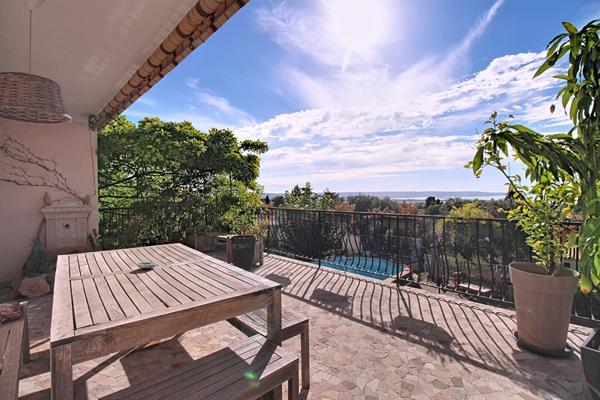 Maison familiale T7 de 210 m² avec vue panoramique sur l'étang , piscine hors-sol sur Vitrolles Nord