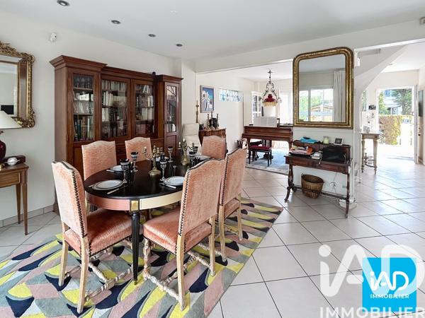 Maison à vendre 7 pièces 240,3 m² Le Chesnay-Rocquencourt