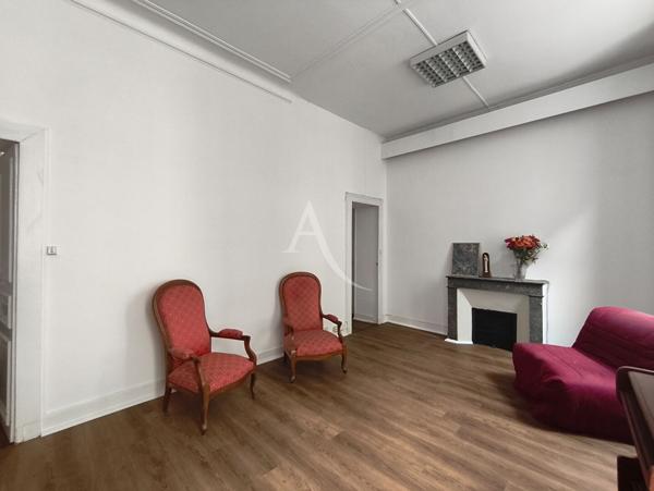 Pau,Local commercial configuré en bureaux.