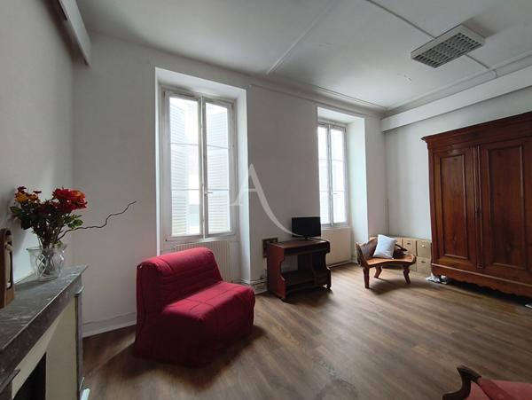 Pau,Local commercial configuré en bureaux.