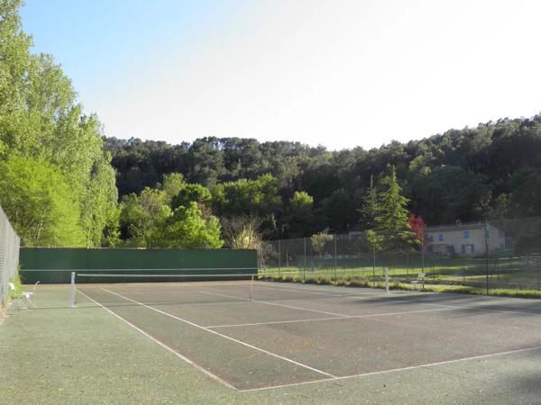 Authentique bastide provençale avec gîtes, piscine et grand terrain