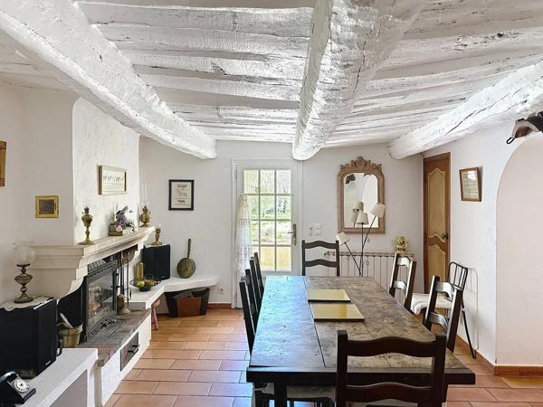 Authentique bastide provençale avec gîtes, piscine et grand terrain