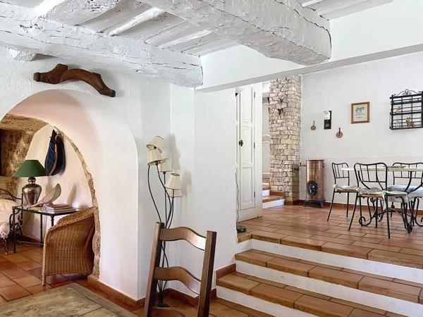 Authentique bastide provençale avec gîtes, piscine et grand terrain