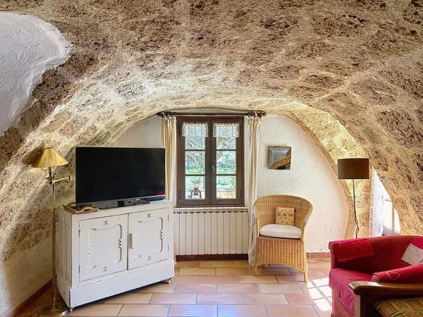 Authentique bastide provençale avec gîtes, piscine et grand terrain