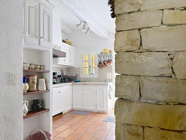 Authentique bastide provençale avec gîtes, piscine et grand terrain
