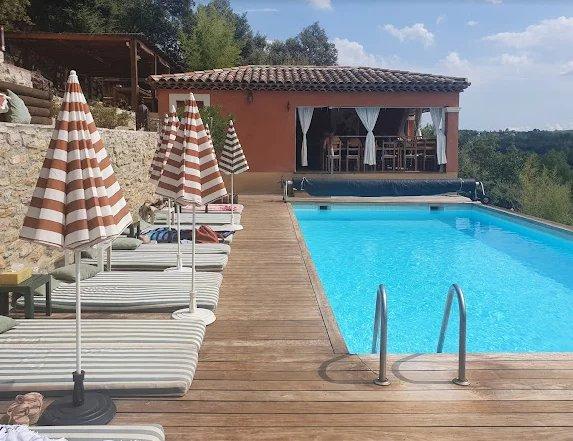 VILLA LORGUES DE 236M² SUPERBE ENVIRONNEMENT