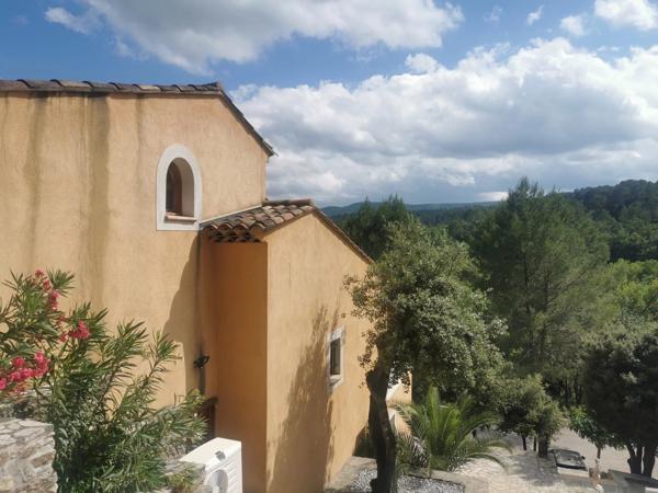 VILLA LORGUES DE 236M² SUPERBE ENVIRONNEMENT