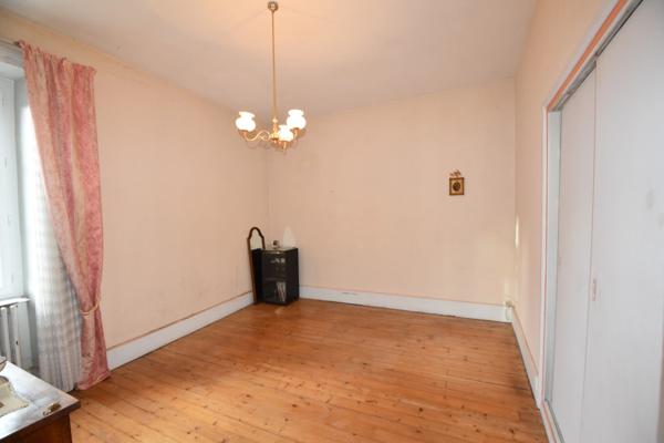 Maison à vendre 7 pièces GENELARD (71)