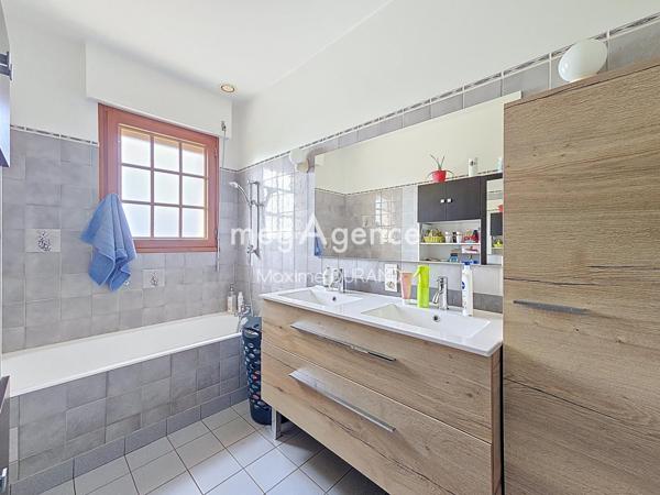 Maison à Montrevault-sur-Èvre, 49110 - 6 pièces 114m²