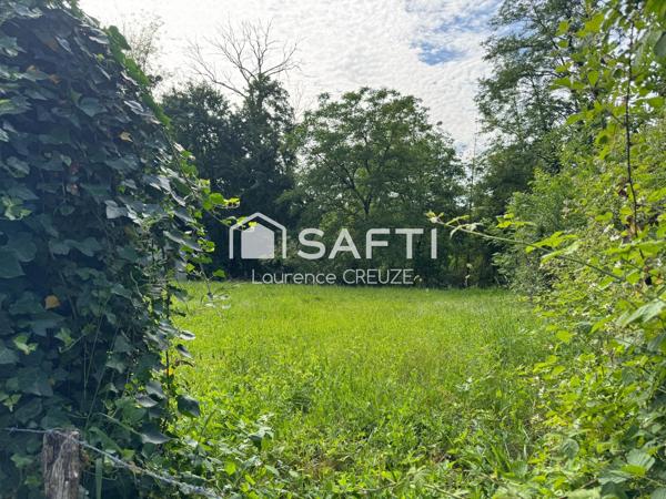 Terrain 1620 m², proche Besançon avec bâtiment consistant en un ancien rucher.