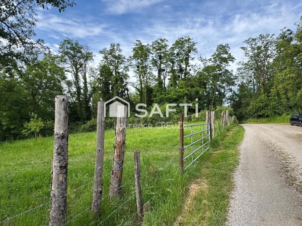 Terrain 1620 m², proche Besançon avec bâtiment consistant en un ancien rucher.