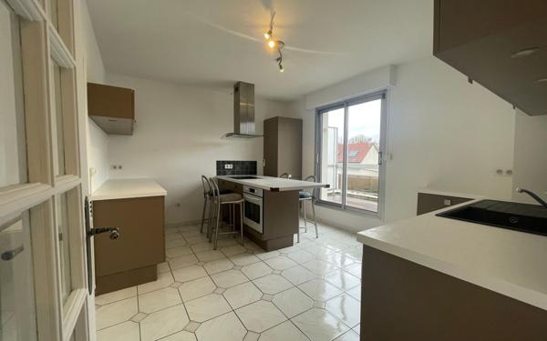 Appartement à louer    2 pièces • 85,35 m2 Le Perreux-sur-Marne