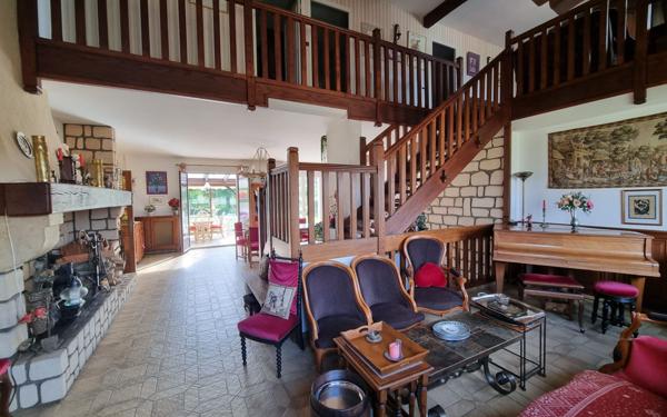 Maison à vendre    8 pièces • 221 m2 Trilport