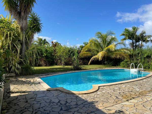 Superbe villa VUE GRAND CUL SAC MARIN avec piscine sur 1001 m² de terrain plat