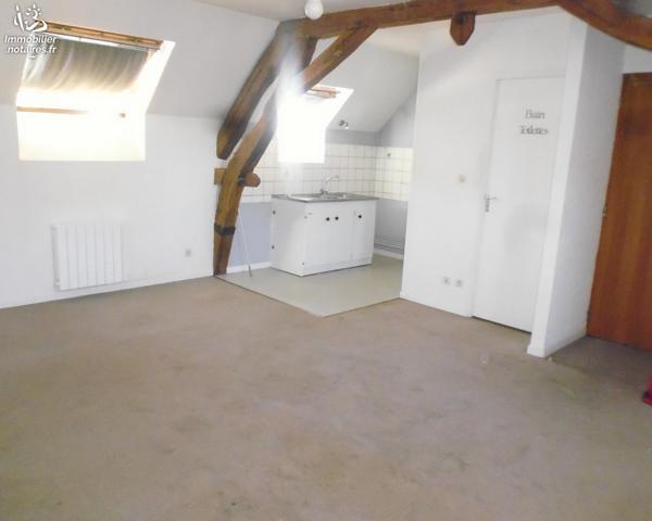 Immeuble composé de 4 appartements dont 3 loués, caves et terrain attenant le tout sur 400 m².